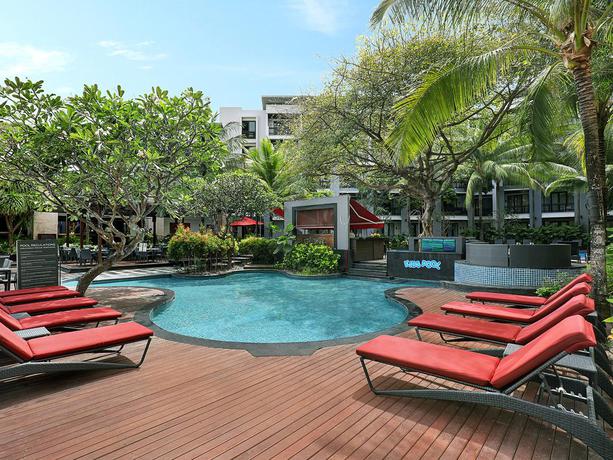 Imagen de la piscina del Hotel Pullman Bali Legian Beach. Foto 20