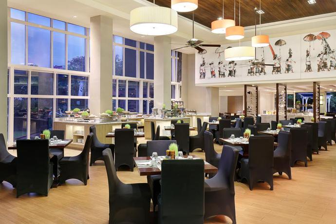 Imagen del bar/restaurante del Hotel Pullman Bali Legian Beach. Foto 3