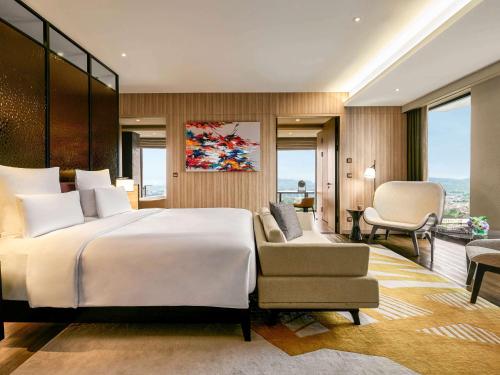 Imagen de la habitación del Hotel Pullman Bandung Grand Central. Foto 18