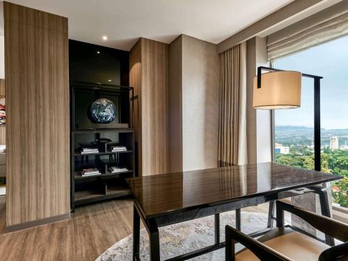 Imagen de la habitación del Hotel Pullman Bandung Grand Central. Foto 20