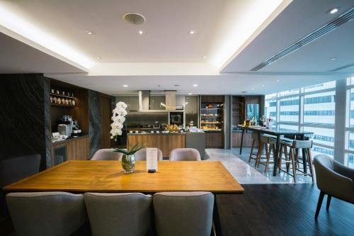 Imagen de la habitación del Hotel Pullman Bangkok King Power. Foto 15