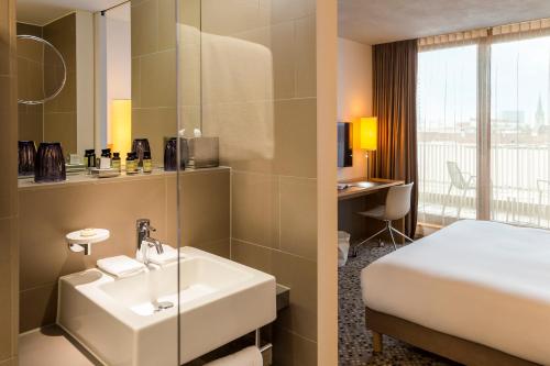 Imagen de la habitación del Hotel Pullman Basel Europe. Foto 20