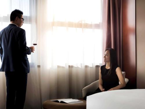 Imagen de la habitación del Hotel Pullman Beijing South. Foto 17