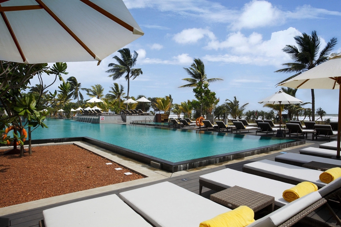 Imagen de la piscina del Hotel Pullman Bentota Resort and Spa. Foto 13