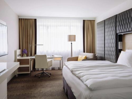 Imagen de la habitación del Hotel Pullman Berlin Schweizerhof. Foto 10