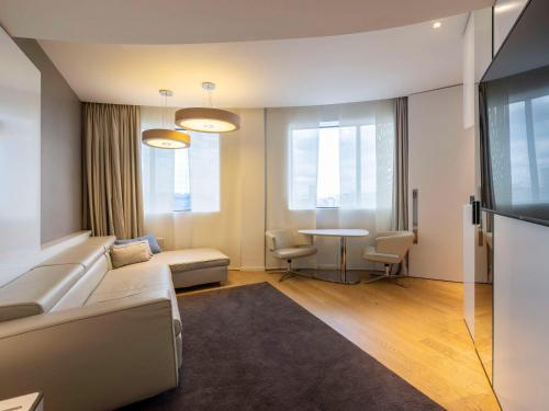 Imagen de la habitación del Hotel Pullman Brussels Centre Midi. Foto 19