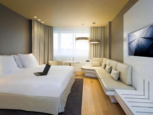Imagen de la habitación del Hotel Pullman Brussels Midi. Foto 6