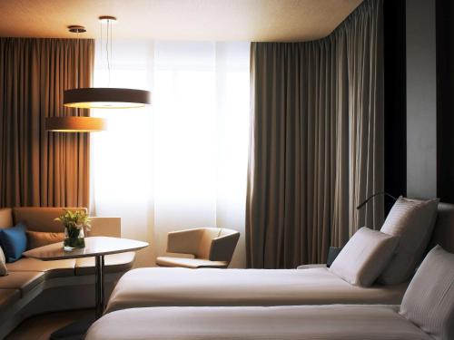 Imagen de la habitación del Hotel Pullman Brussels Midi. Foto 13