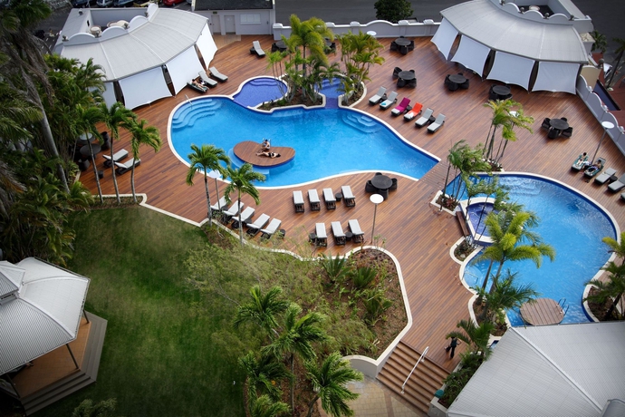 Imagen de la piscina del Hotel Pullman Cairns International. Foto 16