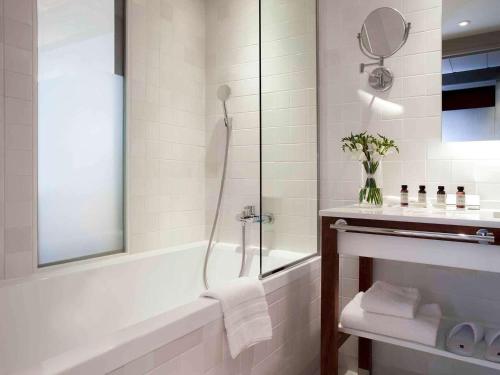 Imagen de la habitación del Hotel Pullman Cannes Mandelieu. Foto 10