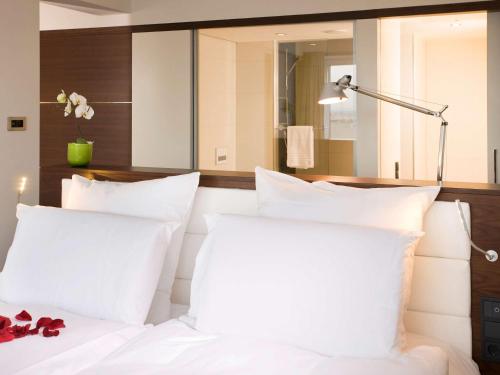 Imagen de la habitación del Hotel Pullman Cologne. Foto 17