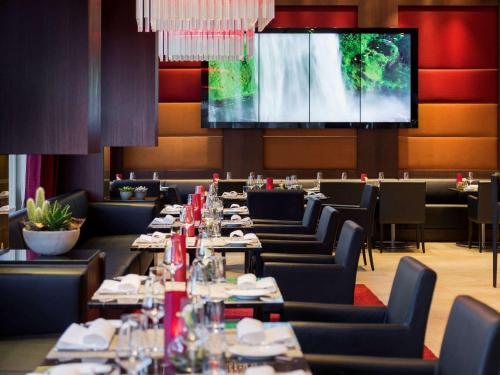 Imagen del bar/restaurante del Hotel Pullman Cologne. Foto 9