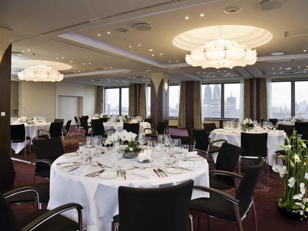 Imagen del bar/restaurante del Hotel Pullman Cologne. Foto 3