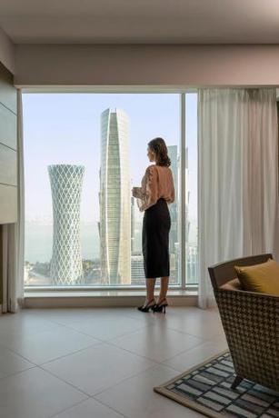 Imagen de la habitación del Hotel Pullman Doha West Bay. Foto 12
