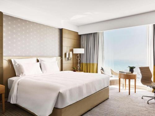 Imagen de la habitación del Hotel Pullman Doha West Bay. Foto 20