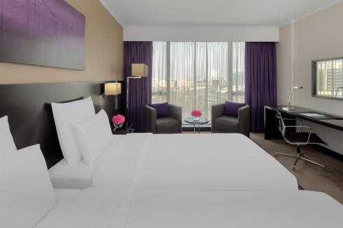 Imagen de la habitación del Hotel Pullman Dubai Creek City Centre. Foto 8