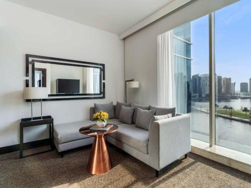 Imagen de la habitación del Hotel Pullman Dubai Downtown. Foto 10