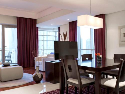 Imagen de la habitación del Hotel Pullman Dubai Jumeirah Lakes Towers - and Residence. Foto 12