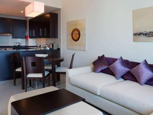 Imagen de la habitación del Hotel Pullman Dubai Jumeirah Lakes Towers - and Residence. Foto 15