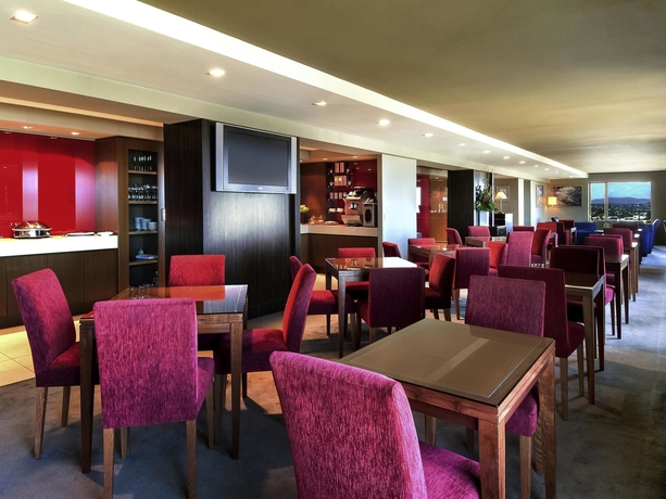 Imagen del bar/restaurante del Hotel Pullman East Melbourne. Foto 5