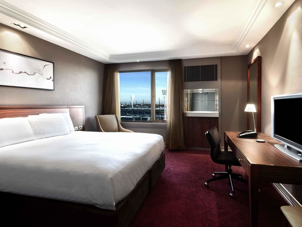 Imagen de la habitación del Hotel Pullman East Melbourne. Foto 6