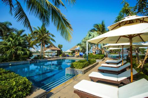 Imagen de la piscina del Hotel Pullman Haikou. Foto 10