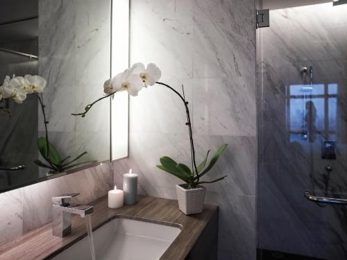 Imagen de la habitación del Hotel Pullman Hanoi. Foto 7