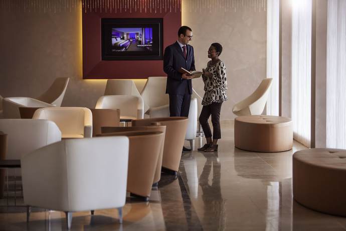 Imagen del bar/restaurante del Hotel Pullman Kinshasa Grand. Foto 2