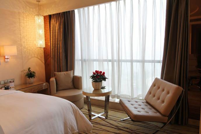 Imagen de la habitación del Hotel Pullman Linyi Lushang. Foto 11