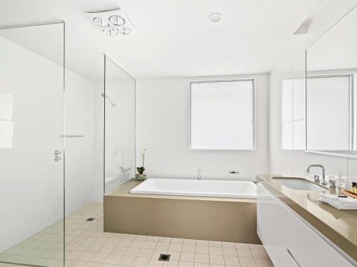 Imagen de la habitación del Hotel Pullman Magenta Shores Resort. Foto 11