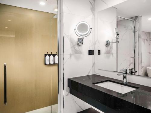 Imagen de la habitación del Hotel Pullman Melbourne City Centre. Foto 17