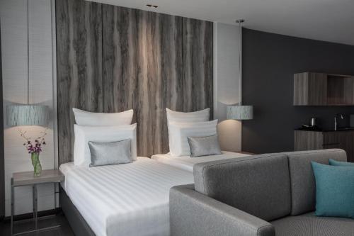 Imagen de la habitación del Hotel Pullman Miri Waterfront. Foto 14