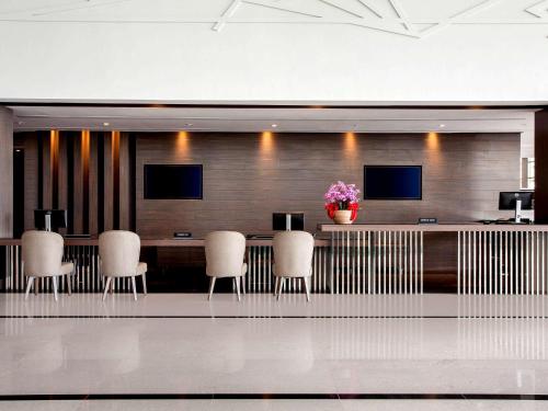 Imagen general del Hotel Pullman Miri Waterfront. Foto 3