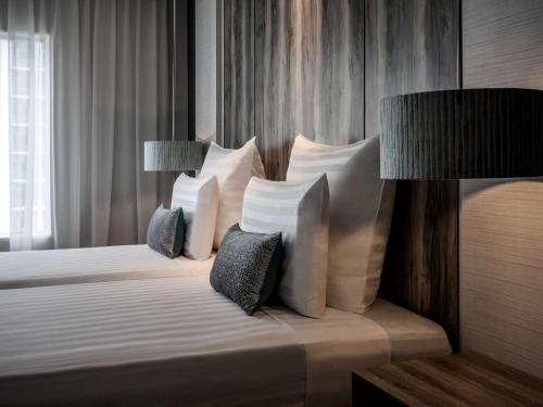 Imagen de la habitación del Hotel Pullman Miri Waterfront. Foto 19