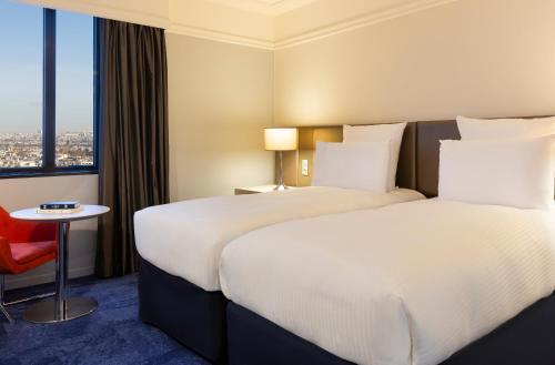 Imagen de la habitación del Hotel Pullman Paris Montparnasse. Foto 10