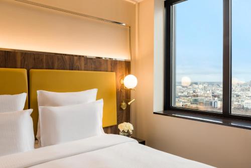 Imagen de la habitación del Hotel Pullman Paris Montparnasse. Foto 15
