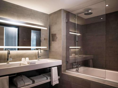 Imagen de la habitación del Hotel Pullman Paris Tour Eiffel. Foto 7