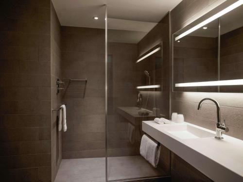 Imagen de la habitación del Hotel Pullman Paris Tour Eiffel. Foto 11