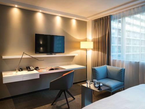 Imagen de la habitación del Hotel Pullman Paris Tour Eiffel. Foto 20