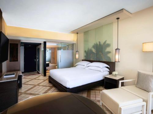 Imagen de la habitación del Hotel Pullman Phuket Karon Beach Resort. Foto 6