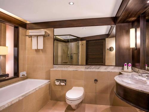 Imagen de la habitación del Hotel Pullman Phuket Karon Beach Resort. Foto 10