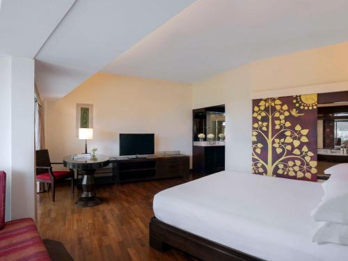 Imagen de la habitación del Hotel Pullman Phuket Karon Beach Resort. Foto 12