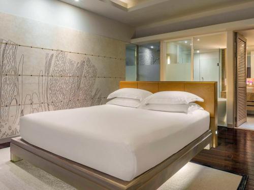 Imagen de la habitación del Hotel Pullman Phuket Karon Beach Resort. Foto 17