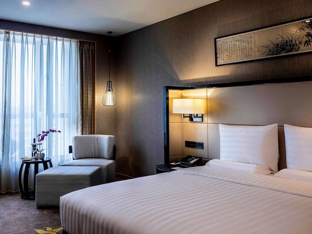 Imagen de la habitación del Hotel Pullman Qingdao Ziyue. Foto 2
