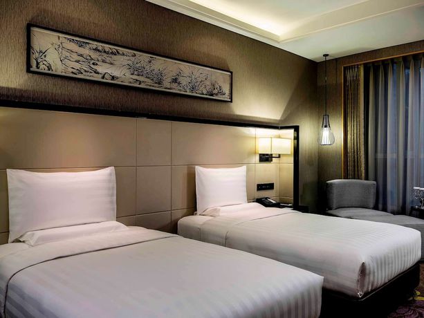 Imagen de la habitación del Hotel Pullman Qingdao Ziyue. Foto 7