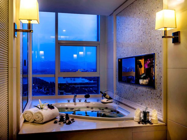 Imagen de la habitación del Hotel Pullman Qingdao Ziyue. Foto 17