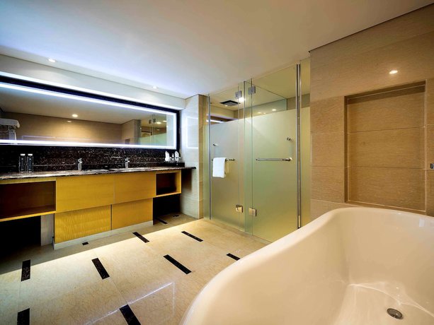 Imagen de la habitación del Hotel Pullman Qingdao Ziyue. Foto 18