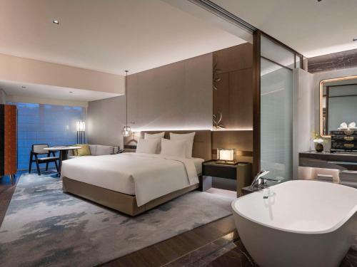 Imagen de la habitación del Hotel Pullman Quanzhou Shuitou. Foto 11