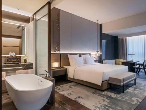 Imagen de la habitación del Hotel Pullman Quanzhou Shuitou. Foto 13