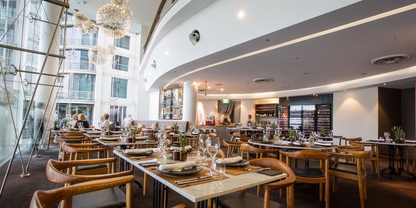 Imagen del bar/restaurante del Hotel Pullman Quay Grand Sydney Harbour. Foto 3